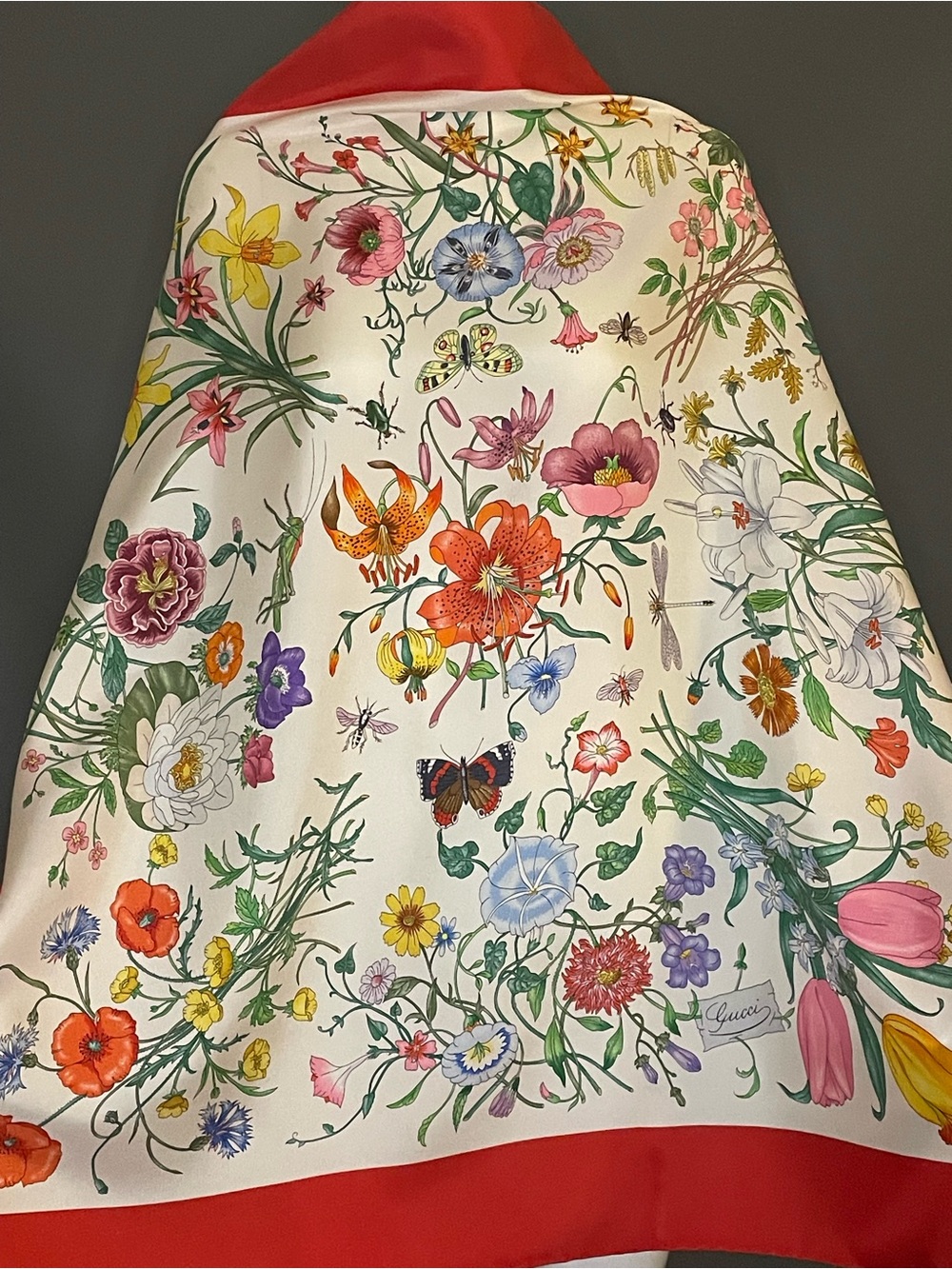 Coveted Gucci Flora Accornero Silk Scarf 34 In Very Good Condition - Picture 4 of 10